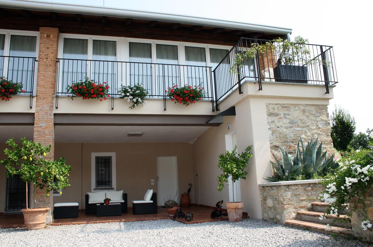 Cascina San Martino Bed & Breakfast Passirano Exterior photo